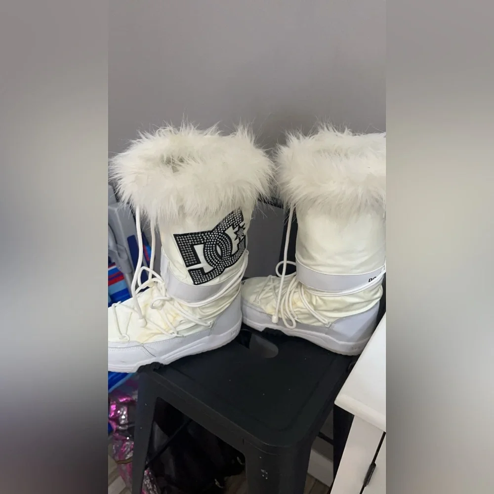 White DC Chalet Furry Boots - Picture 3 of 7